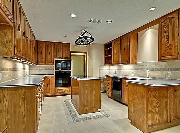 3rd image of 985 Elkin Ln