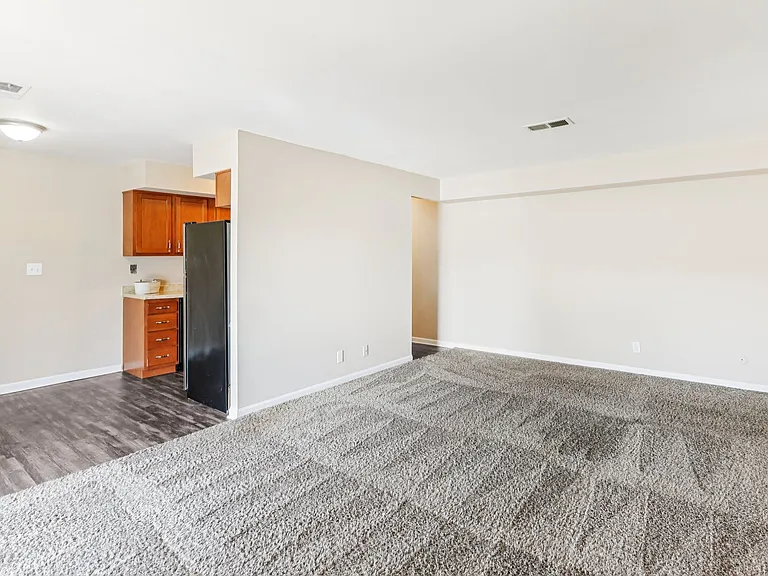 400 - ASHBURY APARTMENTS — Photo 7