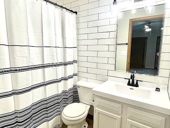 4th image of 1620 Brook Park Dr #622