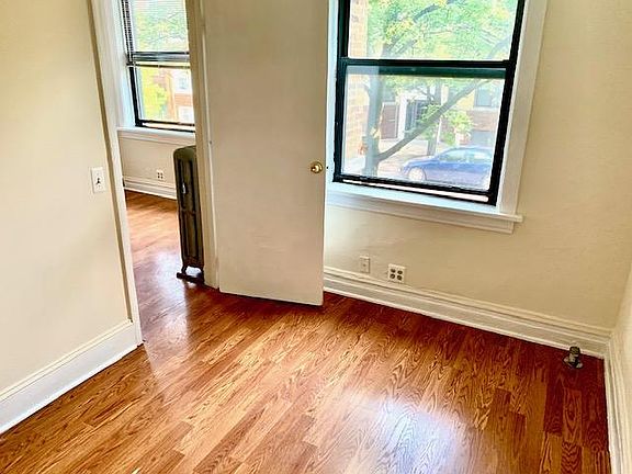 4th image of 2541 W Sunnyside Ave #1