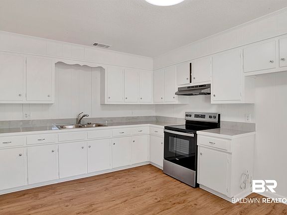 5th image of 102 South St