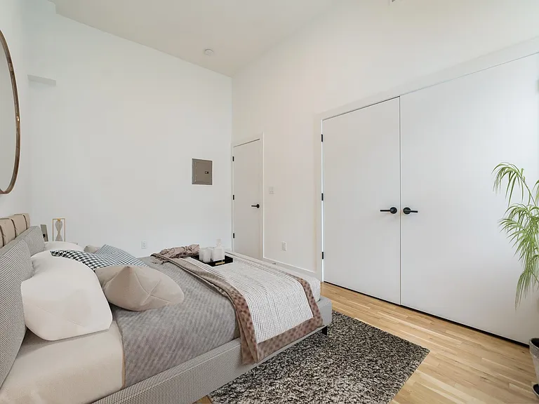 716 Madison St #209 — Photo 6
