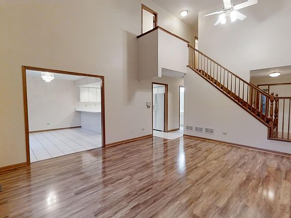 5th image of 1009 Claremont Dr