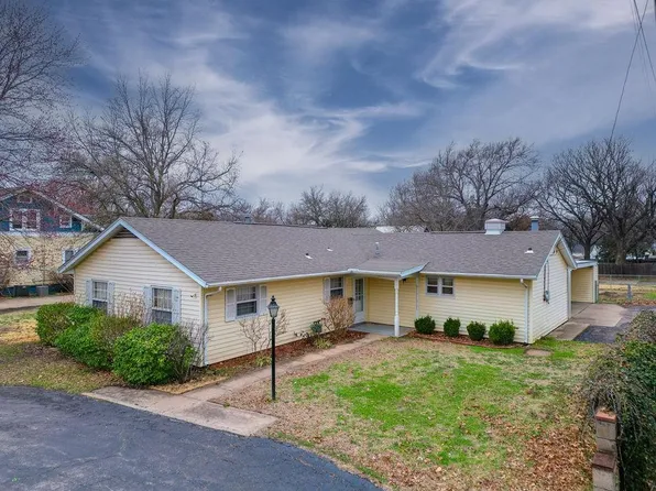 1115 Mound St, Winfield, KS 67156