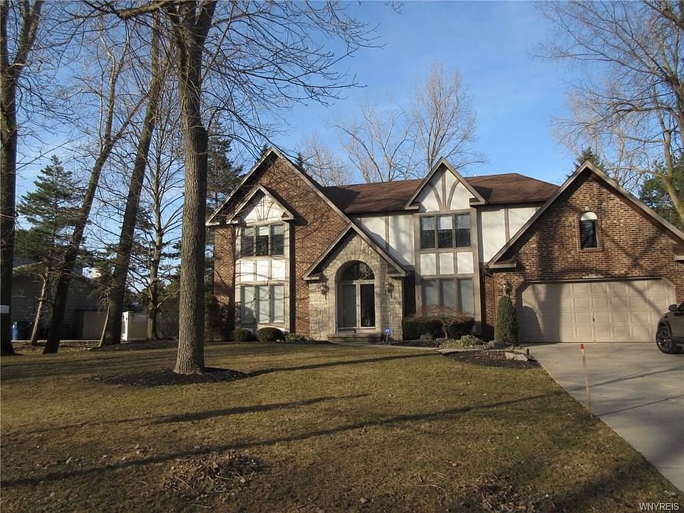 1st image of 28 Buttonwood Ln