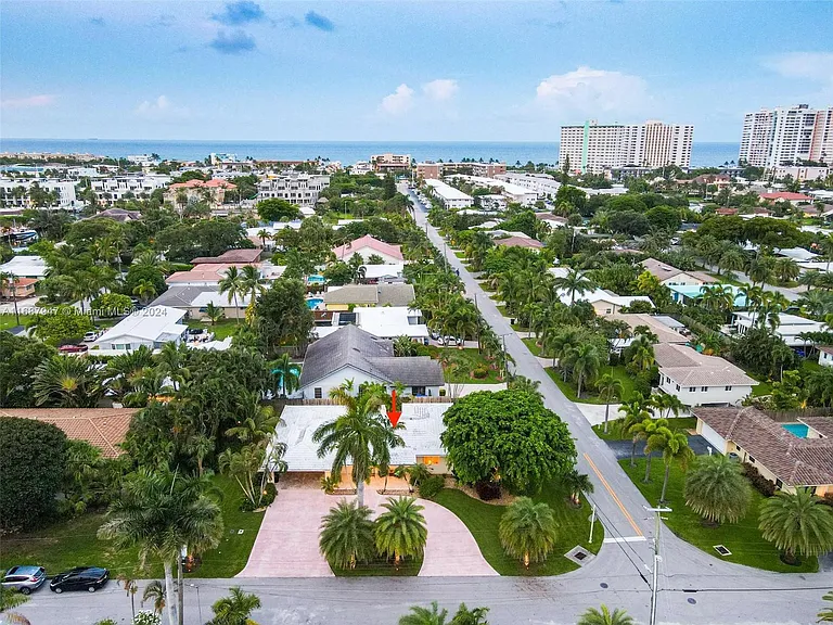290 Tropic Dr — Photo 3