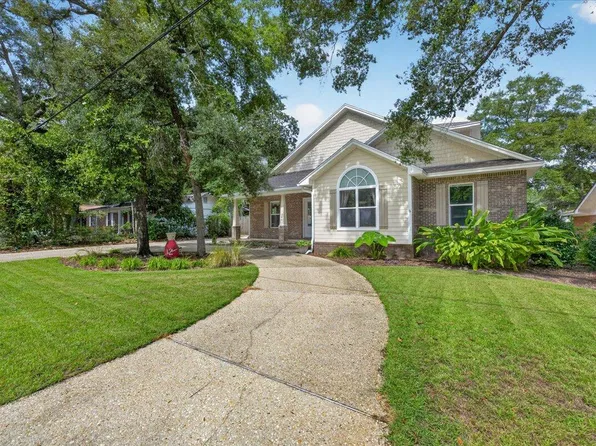 266 Florida Ave, Valparaiso, FL 32580