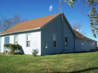 39602 E State Route 10, New Holland, IL 62671