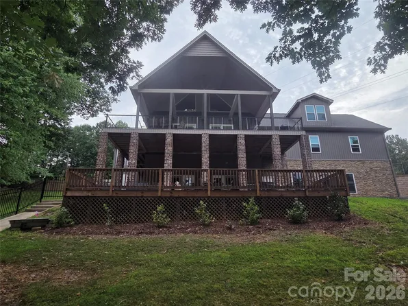 393 Stillwater Rd, Troutman, NC 28166