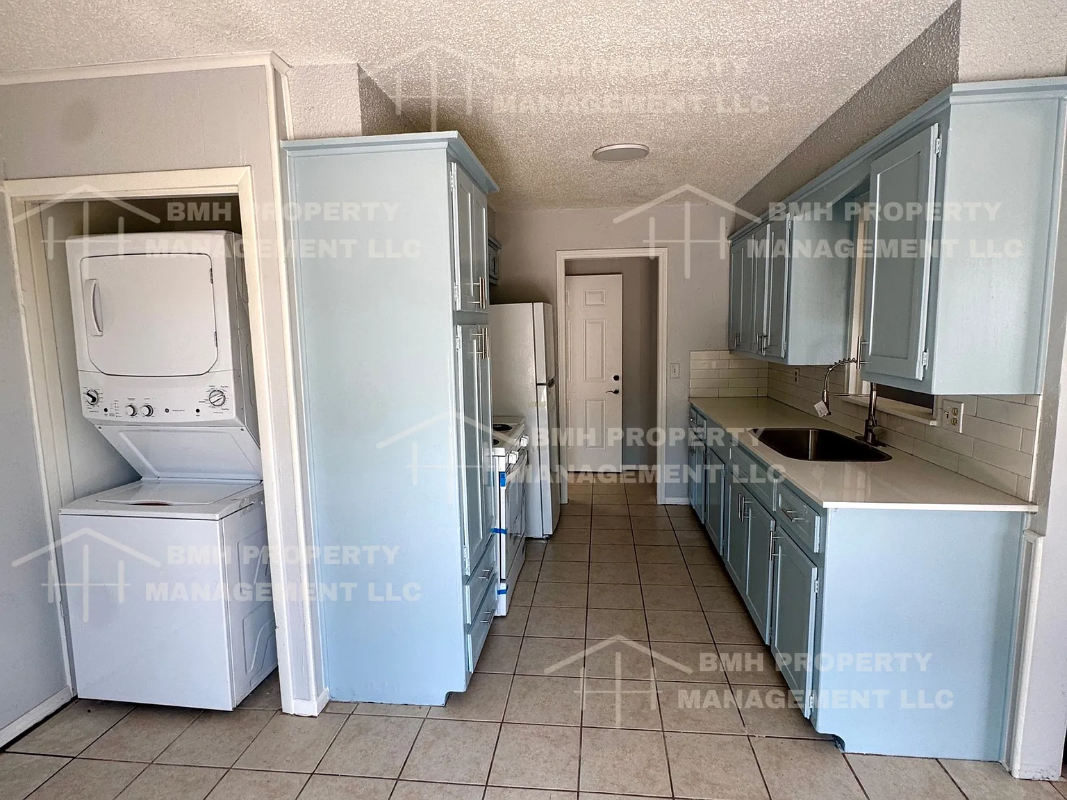 4 bed, 1.5 bath, 1384 sqft, $1,400 — Photo 2