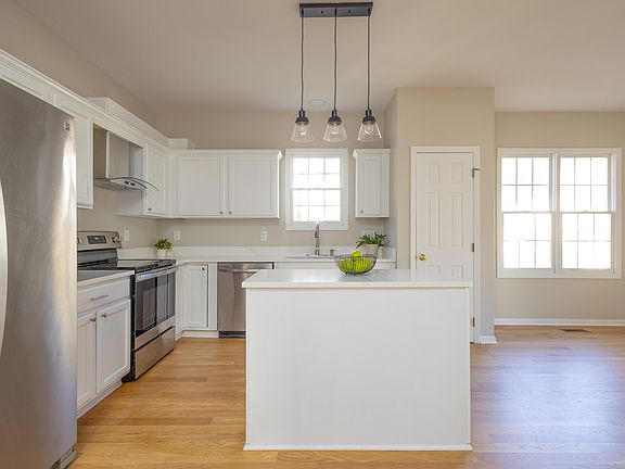 4th image of 115 Chancellors Ridge Dr