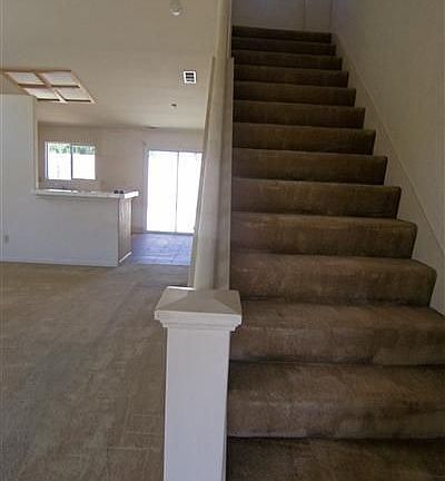 5th image of 989 Sun Meadow Dr