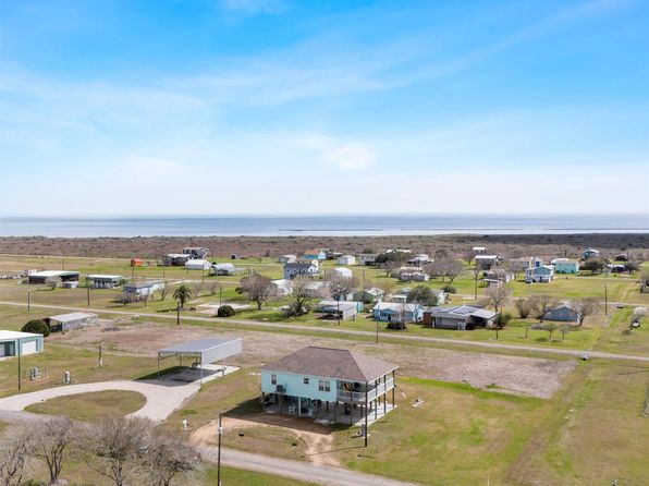 155 Lou Lou Ln E, Palacios, TX 77465