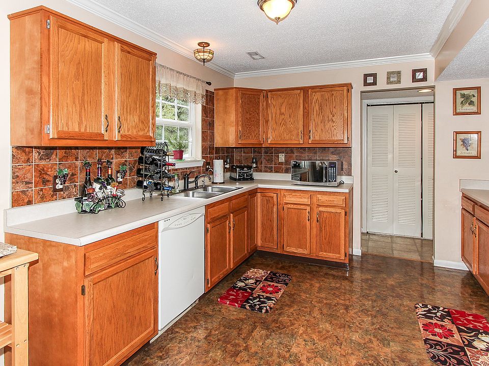 Kitchen: back splash