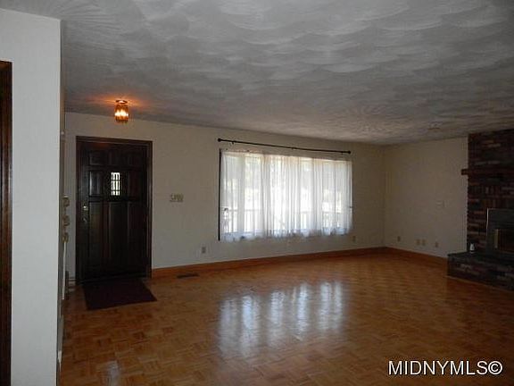 5th image of 185 Wakefield Ln
