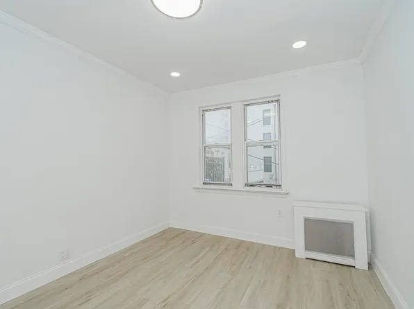 582 Bay Ridge Avenue image 22 of 41