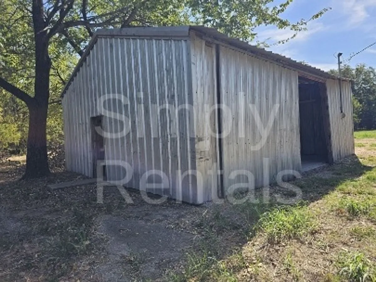 Building Photo - 1107 Esma Shop