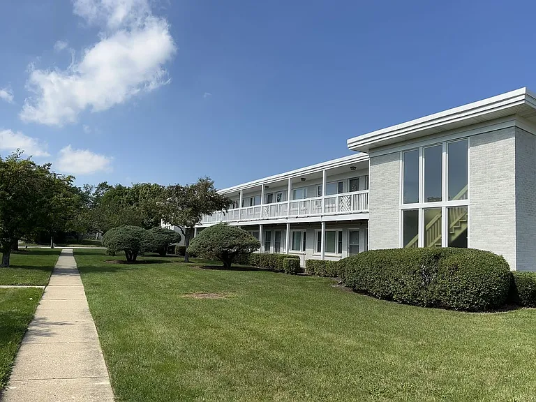 Salt Creek Apartments — Photo 23