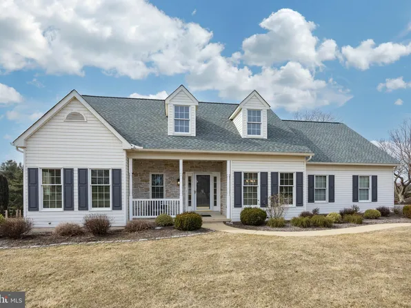 19 Red Oak Dr, Coatesville, PA 19320