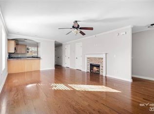 2206 Karrington Rdg APT B, Springdale, AR 72762