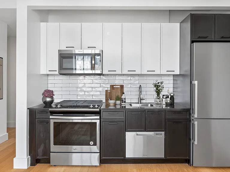 67 Wall St #23G — Photo 1