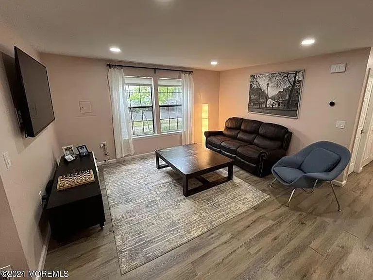 182 Azalea Cir — Photo 3