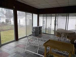 5th image of 15 Hillview Ave