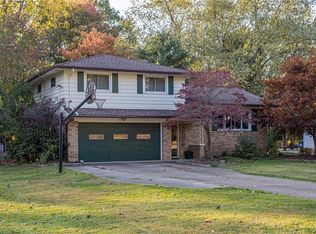 4624 Lansing Dr, North Olmsted, OH
