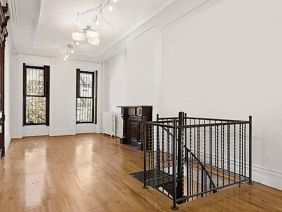 4th image of 410 Jefferson Ave #1