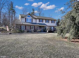 312 Foxcroft Ln, Robesonia, PA 19551