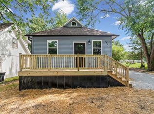 728 E 3rd St, Cameron, MO 64429