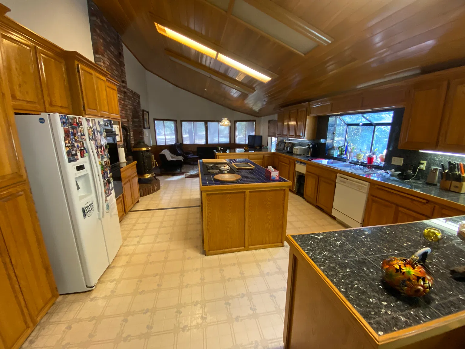 4 bed, 4504 sqft, $1,200 — Photo 4