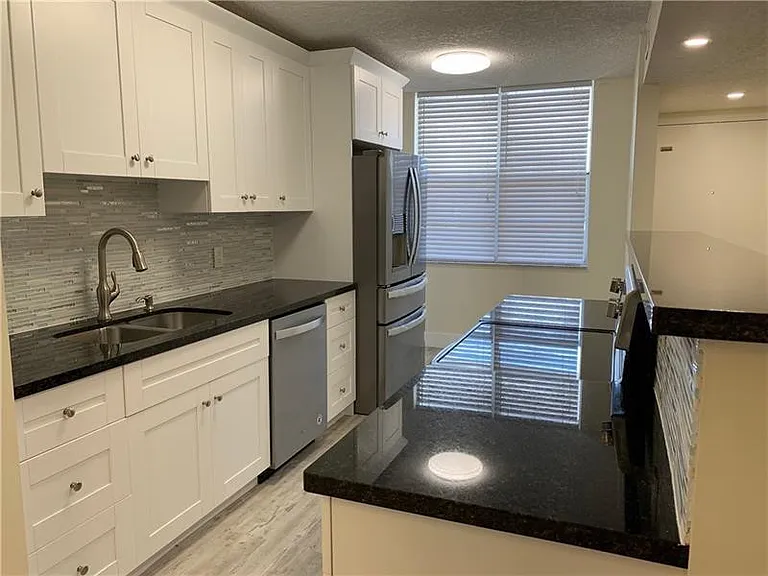 250 Jacaranda Dr #203 — Photo 2