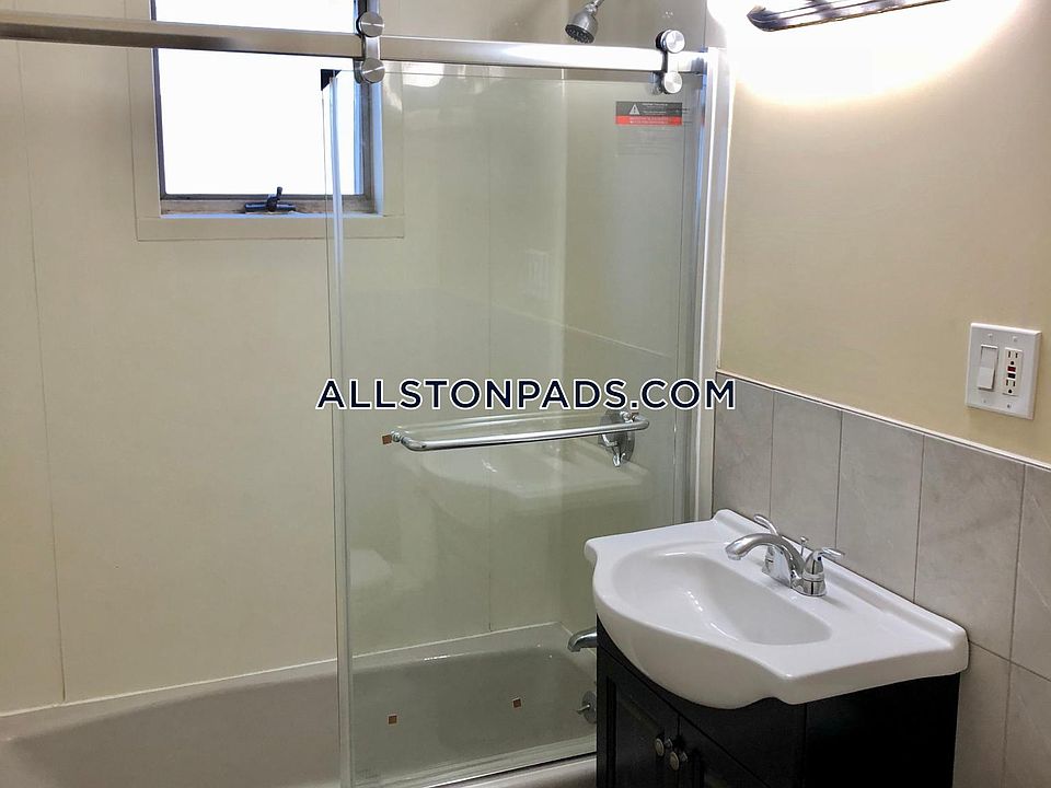1st image of 122 Holton St #U1
