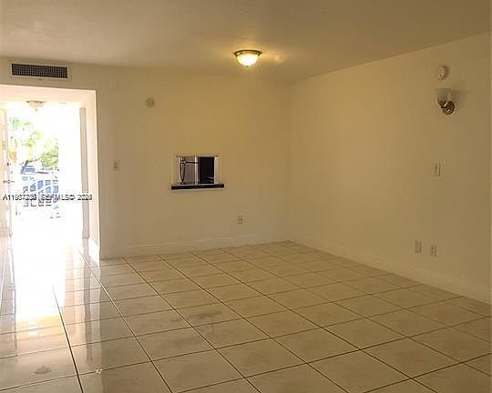 5th image of 1540 NE 191st St APT 207