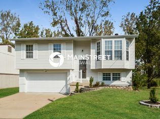 321 Green Jade Estates Dr, Fenton, MO 63026