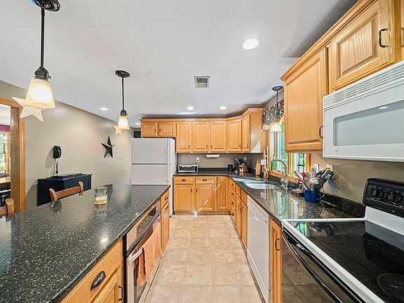 5th image of 66 Cottage Ln