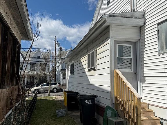 4th image of 233 S Liberty St