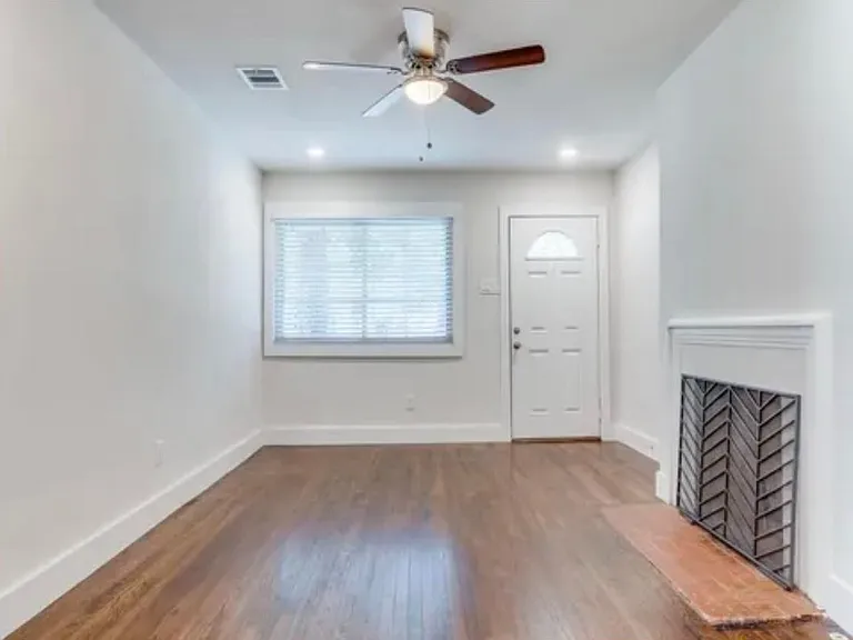 1406 Harlandale Ave — Photo 3