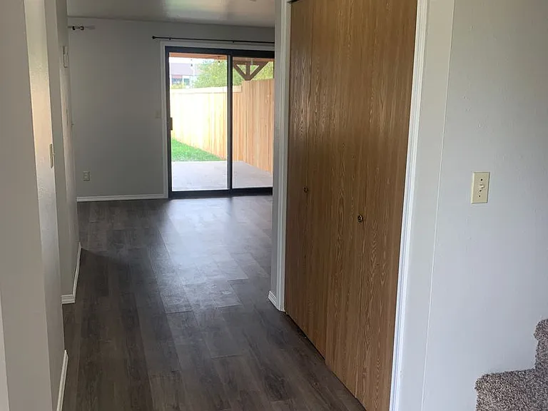 1160 Main St #A — Photo 2
