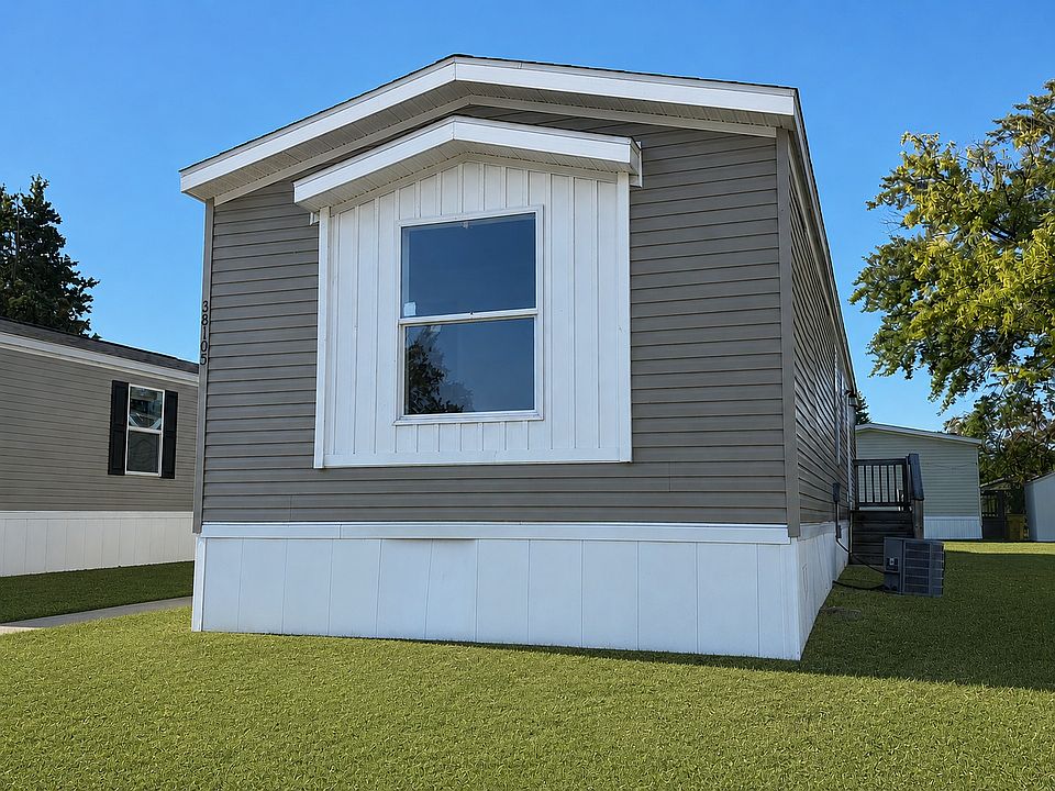 2nd image of 38000 Le Chateau Blvd #114