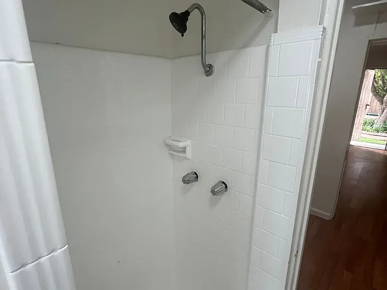 925 N Azusa Ave — Photo 3