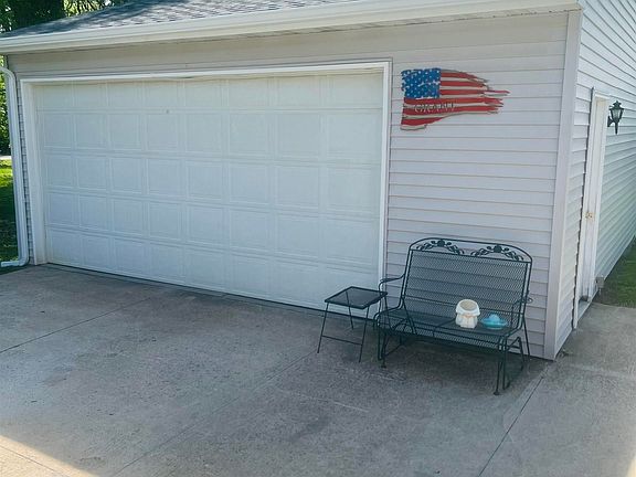 2nd image of 805 Melrose Ct