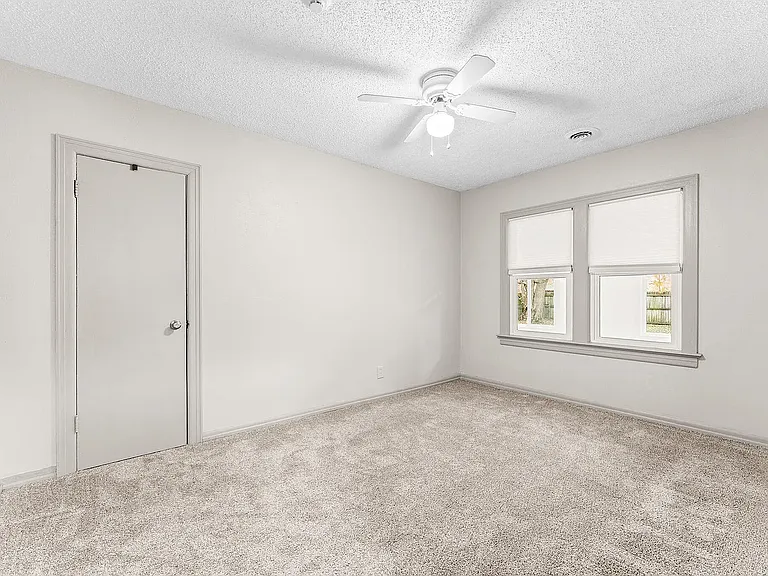 640 S Kentwood Ave — Photo 14