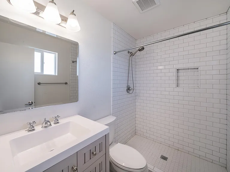 116 W Geneva Dr — Photo 24