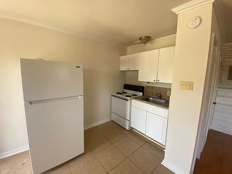 1212 Aster St — Photo 3