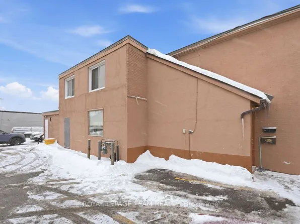 874 Clyde Ave N #1, Ottawa, ON K1Z 5A2