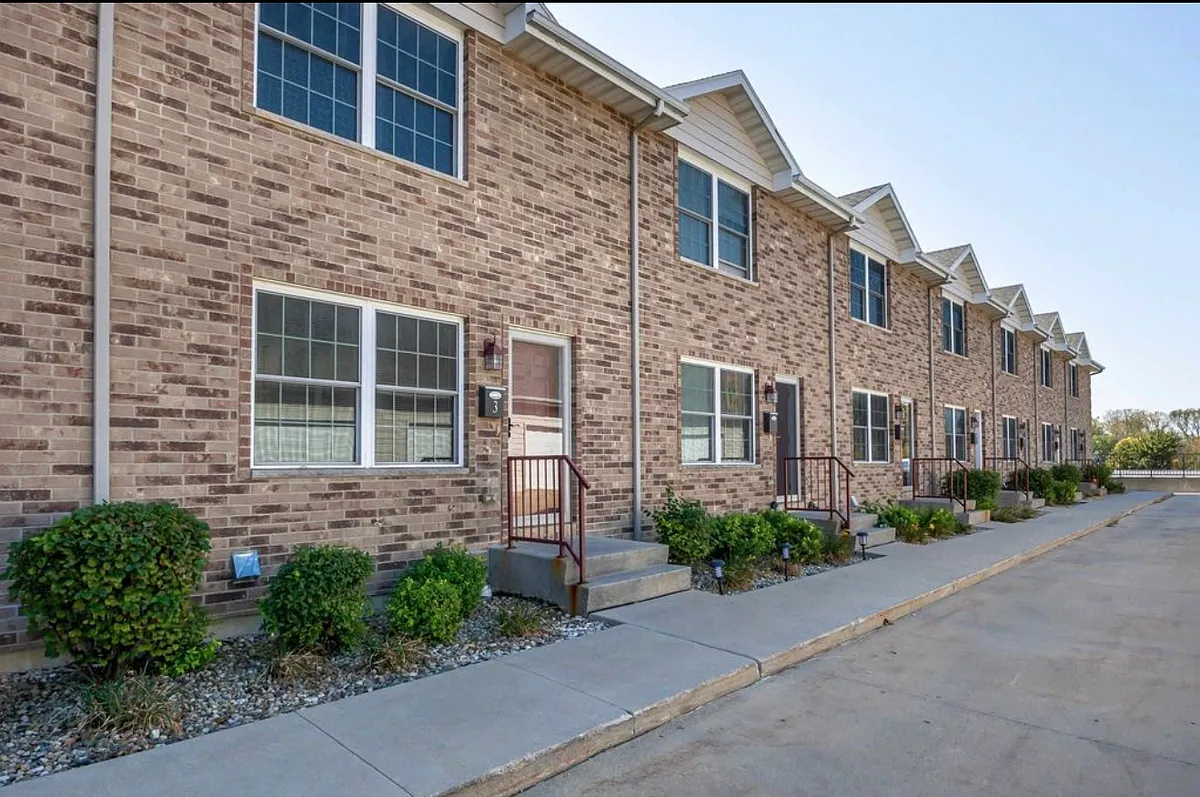 Building Photo - 3470 Hillcrest Rd #3