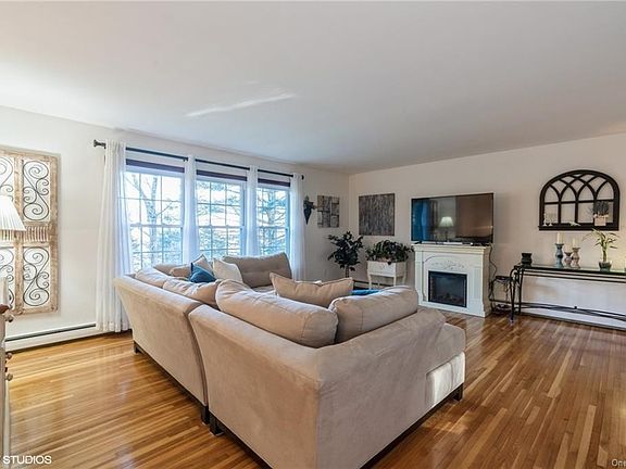 4th image of 61 McLaughlin Dr