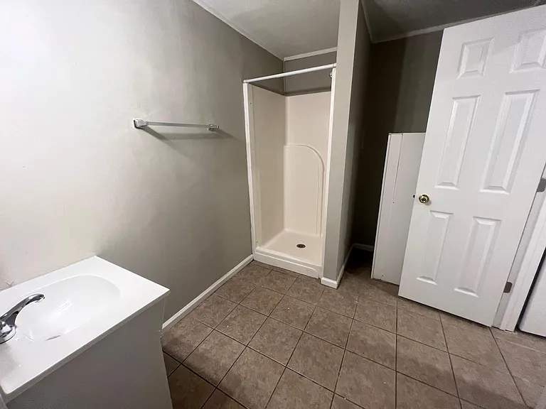 812 Robin Hood Trl — Photo 11